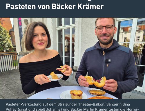 Gruselig gut: Unsere Pasteten für „Sweeney Todd“. Im Theater Stralsund läuft das Grusel-Musical „Sweeney Todd“, und die Pasteten auf der Bühne kommen aus unserer Backstube. Keine Sorge: Was aussieht wie Blut, ist nur eine sehr überzeugende rote Füllung. 😉